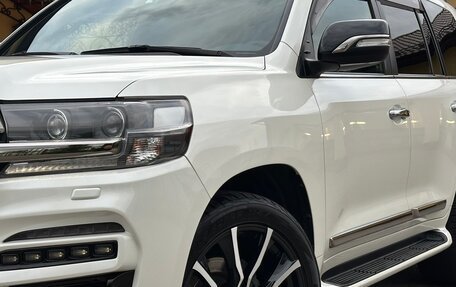 Toyota Land Cruiser 200, 2018 год, 6 990 000 рублей, 3 фотография