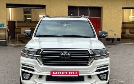 Toyota Land Cruiser 200, 2018 год, 6 990 000 рублей, 16 фотография