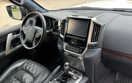 Toyota Land Cruiser 200, 2018 год, 6 990 000 рублей, 30 фотография