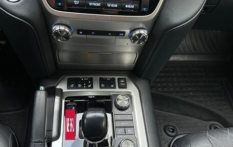 Toyota Land Cruiser 200, 2018 год, 6 990 000 рублей, 33 фотография