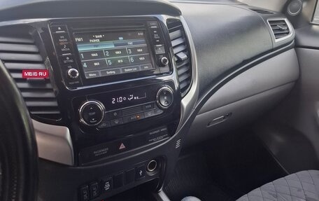 Mitsubishi L200 IV рестайлинг, 2018 год, 1 800 000 рублей, 5 фотография