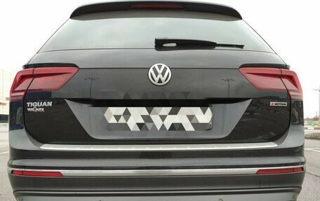 Volkswagen Tiguan II, 2018 год, 2 800 000 рублей, 1 фотография
