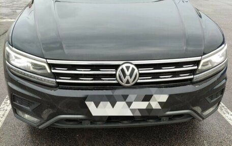 Volkswagen Tiguan II, 2018 год, 2 800 000 рублей, 2 фотография