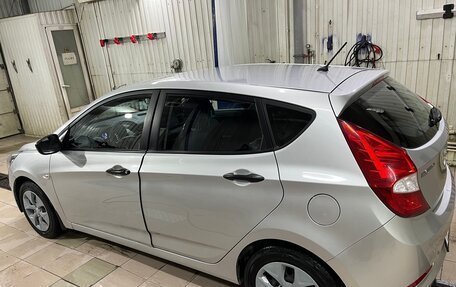 Hyundai Solaris II рестайлинг, 2015 год, 900 000 рублей, 2 фотография