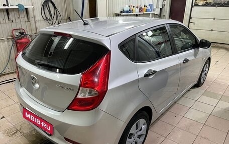 Hyundai Solaris II рестайлинг, 2015 год, 900 000 рублей, 16 фотография