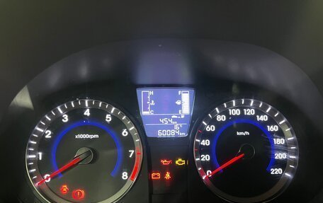 Hyundai Solaris II рестайлинг, 2015 год, 900 000 рублей, 17 фотография
