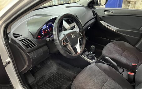 Hyundai Solaris II рестайлинг, 2015 год, 900 000 рублей, 21 фотография