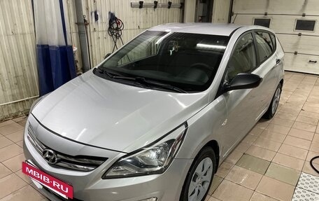 Hyundai Solaris II рестайлинг, 2015 год, 900 000 рублей, 18 фотография