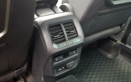 Volkswagen Tiguan II, 2018 год, 1 850 000 рублей, 18 фотография