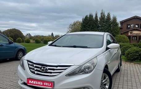 Hyundai Sonata VI, 2011 год, 780 000 рублей, 1 фотография