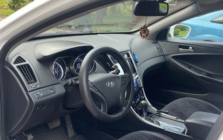 Hyundai Sonata VI, 2011 год, 780 000 рублей, 5 фотография