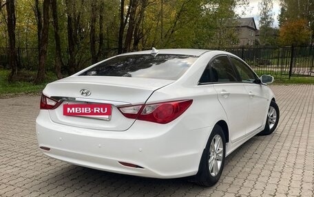 Hyundai Sonata VI, 2011 год, 780 000 рублей, 4 фотография