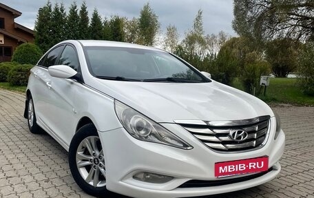 Hyundai Sonata VI, 2011 год, 780 000 рублей, 2 фотография
