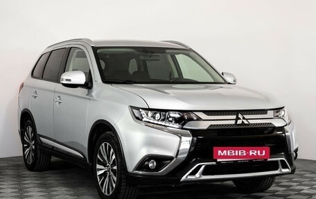 Mitsubishi Outlander III рестайлинг 3, 2020 год, 2 199 000 рублей, 3 фотография