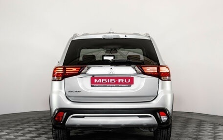 Mitsubishi Outlander III рестайлинг 3, 2020 год, 2 199 000 рублей, 6 фотография