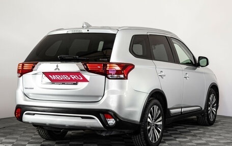Mitsubishi Outlander III рестайлинг 3, 2020 год, 2 199 000 рублей, 5 фотография