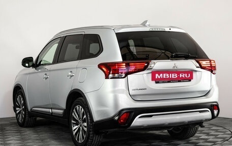 Mitsubishi Outlander III рестайлинг 3, 2020 год, 2 199 000 рублей, 7 фотография