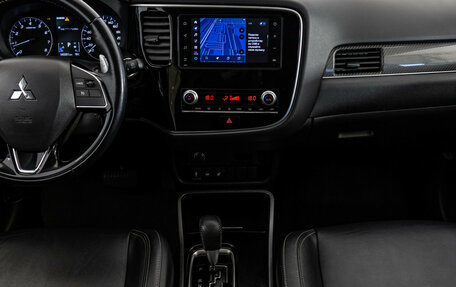 Mitsubishi Outlander III рестайлинг 3, 2020 год, 2 199 000 рублей, 13 фотография