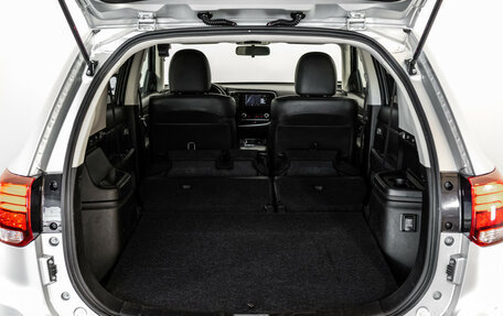 Mitsubishi Outlander III рестайлинг 3, 2020 год, 2 199 000 рублей, 25 фотография