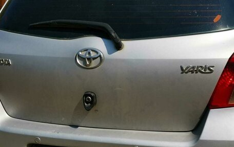 Toyota Yaris III рестайлинг, 2006 год, 450 000 рублей, 2 фотография