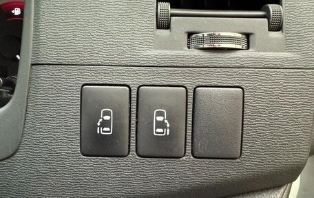 Toyota ISis I, 2011 год, 1 032 000 рублей, 20 фотография