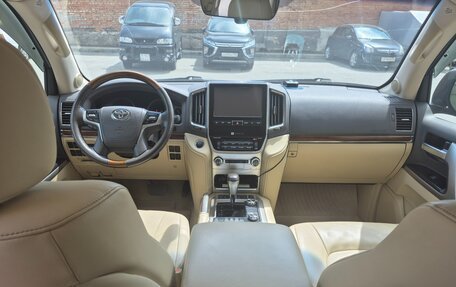 Toyota Land Cruiser 200, 2016 год, 8 000 000 рублей, 12 фотография