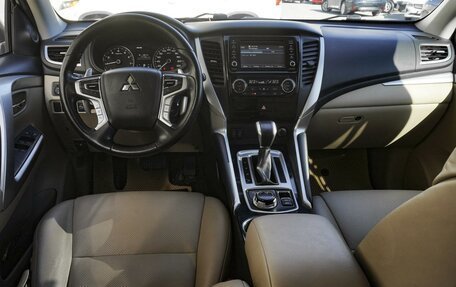 Mitsubishi Montero Sport, 2019 год, 3 495 000 рублей, 6 фотография