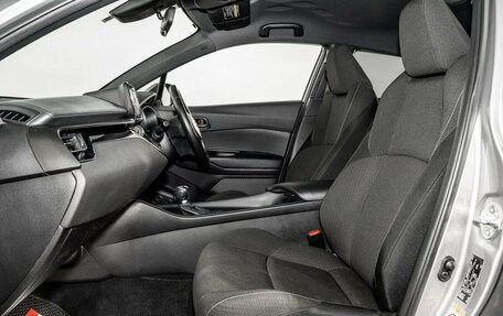 Toyota C-HR I рестайлинг, 2016 год, 1 685 000 рублей, 6 фотография