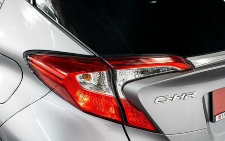 Toyota C-HR I рестайлинг, 2016 год, 1 685 000 рублей, 21 фотография