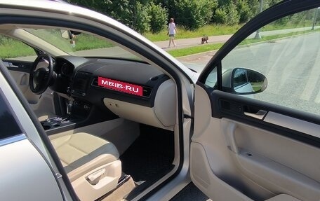 Volkswagen Touareg III, 2011 год, 1 990 000 рублей, 4 фотография