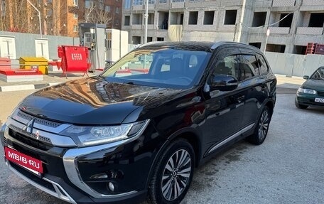 Mitsubishi Outlander III рестайлинг 3, 2020 год, 1 790 000 рублей, 2 фотография