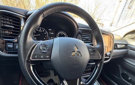Mitsubishi Outlander III рестайлинг 3, 2020 год, 1 790 000 рублей, 9 фотография