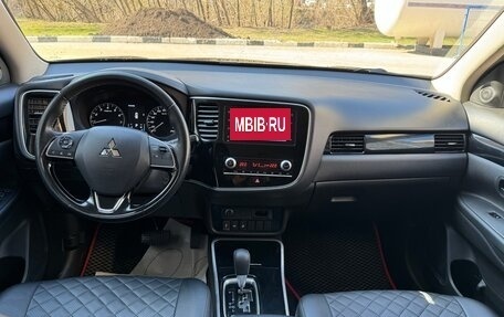 Mitsubishi Outlander III рестайлинг 3, 2020 год, 1 790 000 рублей, 6 фотография