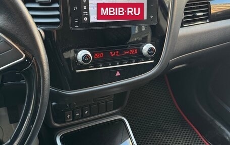 Mitsubishi Outlander III рестайлинг 3, 2020 год, 1 790 000 рублей, 10 фотография