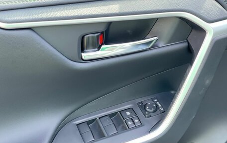 Toyota RAV4, 2025 год, 3 930 000 рублей, 12 фотография