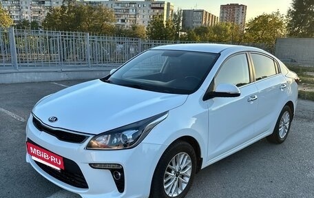 KIA Rio IV, 2018 год, 1 550 000 рублей, 2 фотография