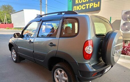 Chevrolet Niva I рестайлинг, 2011 год, 575 000 рублей, 2 фотография