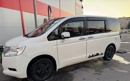 Honda Stepwgn IV, 2011 год, 1 350 000 рублей, 2 фотография