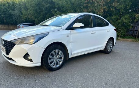 Hyundai Solaris II рестайлинг, 2021 год, 950 000 рублей, 3 фотография