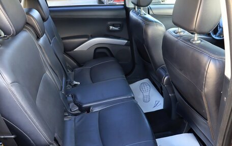 Mitsubishi Outlander III рестайлинг 3, 2011 год, 1 400 000 рублей, 12 фотография