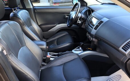 Mitsubishi Outlander III рестайлинг 3, 2011 год, 1 400 000 рублей, 9 фотография