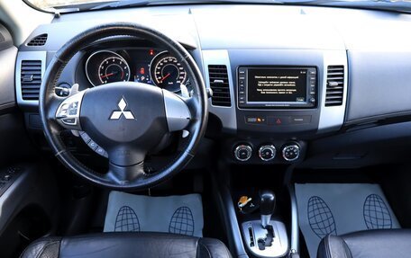 Mitsubishi Outlander III рестайлинг 3, 2011 год, 1 400 000 рублей, 15 фотография