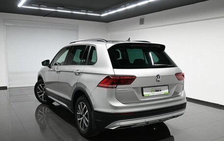 Volkswagen Tiguan II, 2018 год, 2 845 000 рублей, 6 фотография
