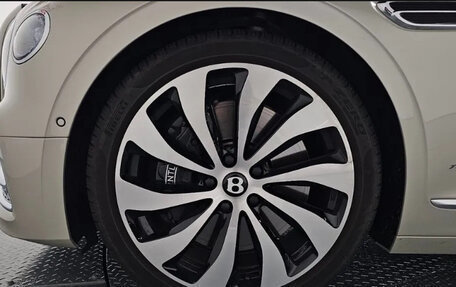 Bentley Flying Spur, 2022 год, 14 460 000 рублей, 10 фотография