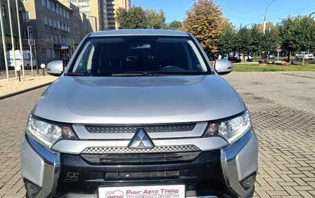 Mitsubishi Outlander III рестайлинг 3, 2018 год, 1 554 000 рублей, 2 фотография