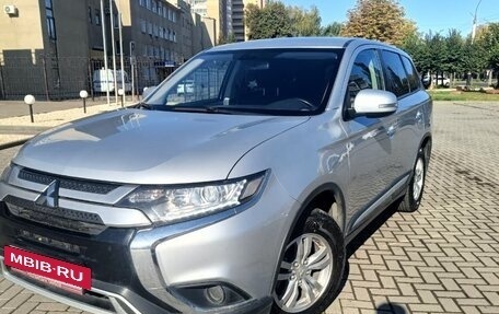 Mitsubishi Outlander III рестайлинг 3, 2018 год, 1 554 000 рублей, 3 фотография