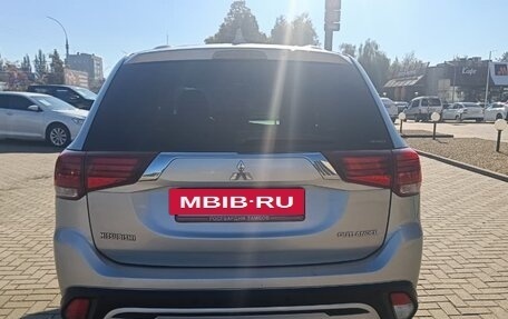 Mitsubishi Outlander III рестайлинг 3, 2018 год, 1 554 000 рублей, 8 фотография