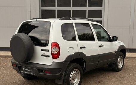 Chevrolet Niva I рестайлинг, 2017 год, 720 000 рублей, 5 фотография
