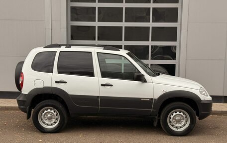Chevrolet Niva I рестайлинг, 2017 год, 720 000 рублей, 6 фотография