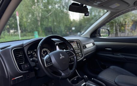 Mitsubishi Outlander III рестайлинг 3, 2013 год, 1 575 000 рублей, 9 фотография